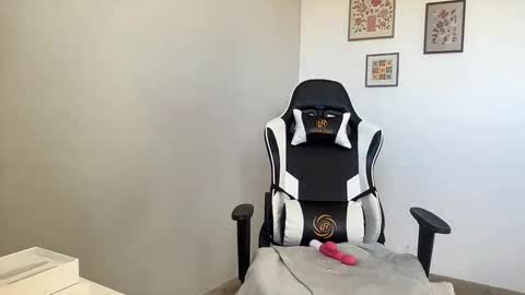 Snapshot of quinnyelena chatting on October 30, 9:22 am Quinnyelena online show from October 30, 9:22 am