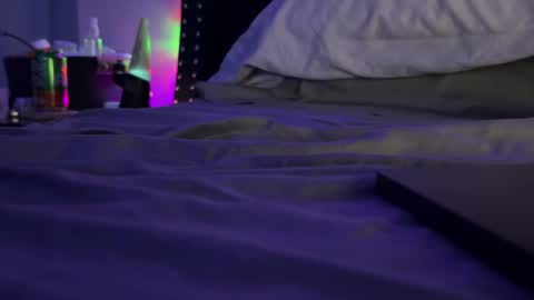 qwerty online show from October 17, 8:28 am