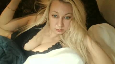 Snapshot of qwertyuio71919 chatting on June 17, 9:49 pm qwertyui online show from June 17, 9:49 pm