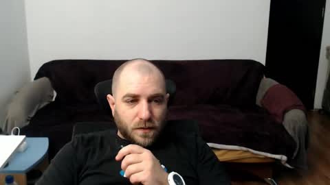 Snapshot of r0bila chatting on February 15, 9:11 pm R0bila online show from February 15, 9:11 pm