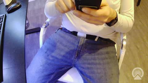 r2424 online show from April 2, 7:55 pm