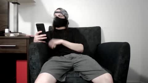 Snapshot of r_monkey583 chatting on December 18, 12:38 am r_monkey583 online show from December 18, 12:38 am