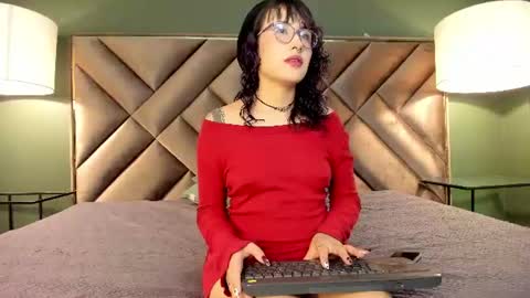 Snapshot of rache_roth chatting on June 10, 10:52 pm Rachel online show from June 10, 10:52 pm