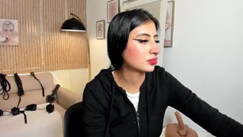 RACHEL ES online show from December 19, 9:05 am