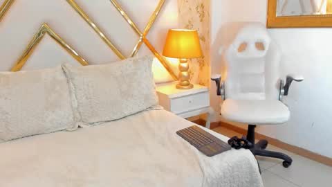 Snapshot of rachelleevans chatting on December 17, 9:43 pm Rachell online show from December 17, 9:43 pm