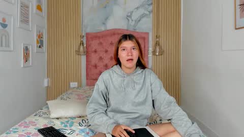 rachellesc online show from March 19, 11:58 am