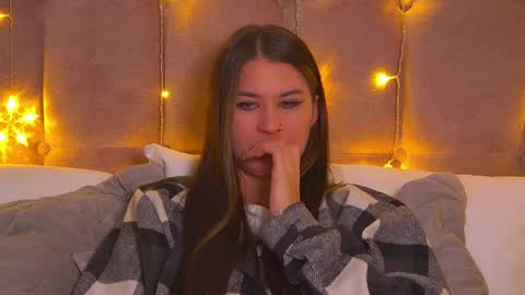 RachellSimpson online show from December 5, 1:25 am