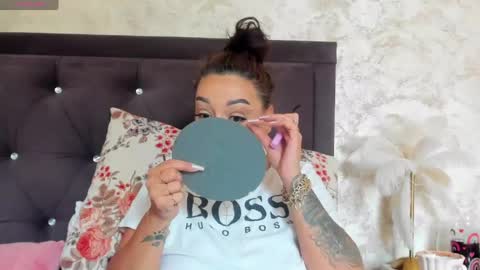 raelledarkstar online show from May 9, 7:57 am