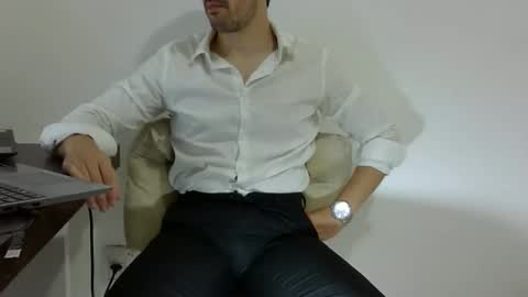 Snapshot of rafaelssk chatting on February 11, 9:25 am elenacam online show from February 11, 9:25 am