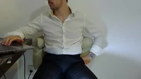 Snapshot of rafaelssk chatting on February 11, 9:53 pm elenacam online show from February 11, 9:53 pm