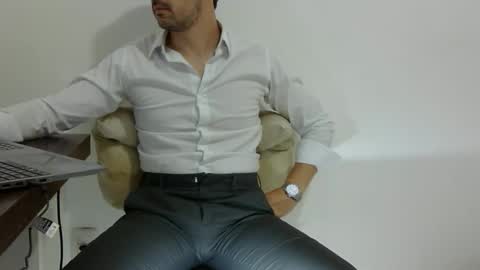 Snapshot of rafaelssk chatting on February 26, 8:57 am elenacam online show from February 26, 8:57 am