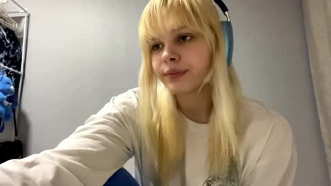 Eshly online show from April 12, 12:21 pm