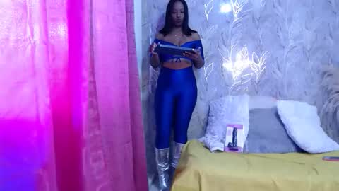 raichellcooper1 online show from December 14, 12:21 pm