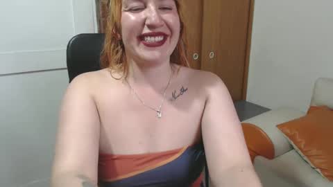 Snapshot of raillye_lsx chatting on February 24, 9:52 pm Paula online show from February 24, 9:52 pm