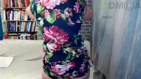 rainbowladyy online show from December 18, 2:28 am