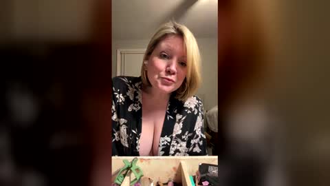 rainbows1010 online show from March 26, 6:30 am