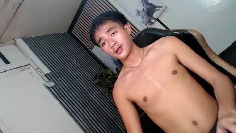 Snapshot of raindrop_cummmer chatting on April 20, 2:20 pm rain online show from April 20, 2:20 pm