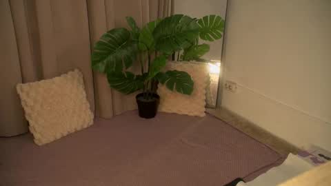 rainevi online show from November 27, 5:04 pm