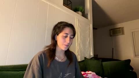 Snapshot of raiyvyn chatting on March 29, 2:33 am Ray Ray online show from March 29, 2:33 am