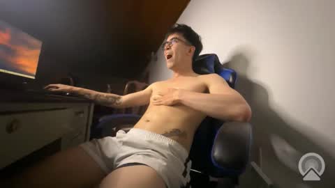 Snapshot of rakhubs chatting on February 13, 5:58 am Enzo online show from February 13, 5:58 am