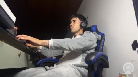 Snapshot of rakhubs chatting on February 15, 3:36 am Enzo online show from February 15, 3:36 am