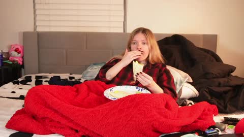 Snapshot of ramichick chatting on February 4, 4:37 am Rami online show from February 4, 4:37 am