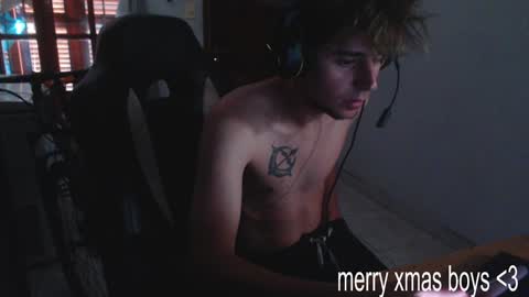 Snapshot of ramisexyloveyou chatting on December 29, 7:32 pm Ramiro online show from December 29, 7:32 pm