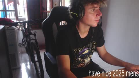 Snapshot of ramisexyloveyou chatting on December 31, 10:23 pm Ramiro online show from December 31, 10:23 pm