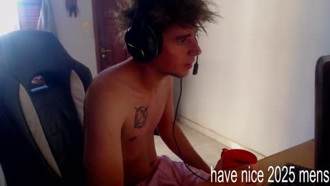 Snapshot of ramisexyloveyou chatting on January 2, 1:19 pm Ramiro online show from January 2, 1:19 pm