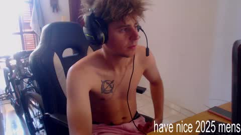 Snapshot of ramisexyloveyou chatting on January 2, 6:34 pm Ramiro online show from January 2, 6:34 pm