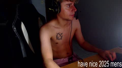 Snapshot of ramisexyloveyou chatting on January 3, 12:43 am Ramiro online show from January 3, 12:43 am