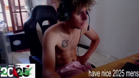 Snapshot of ramisexyloveyou chatting on January 3, 6:24 pm Ramiro online show from January 3, 6:24 pm