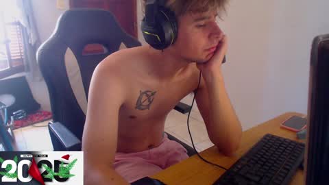 Snapshot of ramisexyloveyou chatting on January 4, 5:16 pm Ramiro online show from January 4, 5:16 pm