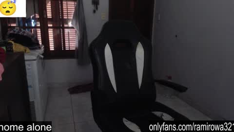 Snapshot of ramisexyloveyou chatting on January 21, 12:39 pm Ramiro online show from January 21, 12:39 pm
