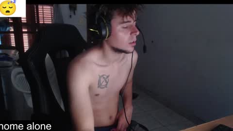 Snapshot of ramisexyloveyou chatting on January 30, 12:37 pm Ramiro online show from January 30, 12:37 pm