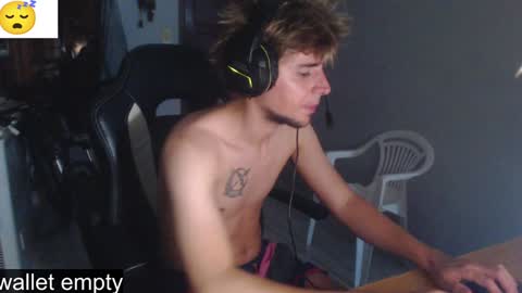 Snapshot of ramisexyloveyou chatting on February 2, 12:30 am Ramiro online show from February 2, 12:30 am