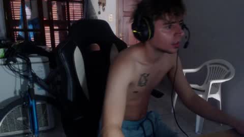 Snapshot of ramisexyloveyou chatting on February 9, 9:17 pm Ramiro online show from February 9, 9:17 pm