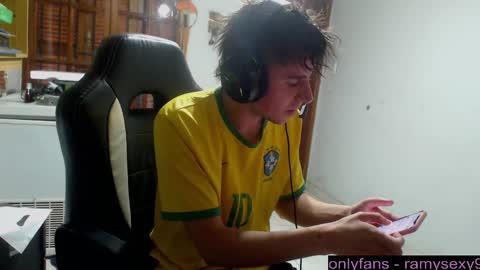 Snapshot of ramisexyloveyou chatting on November 7, 11:10 am Ramiro online show from November 7, 11:10 am