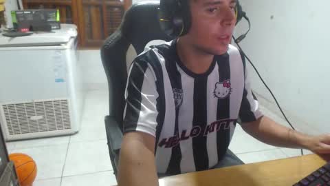 Snapshot of ramisexyloveyou chatting on February 22, 10:52 pm Ramiro online show from February 22, 10:52 pm