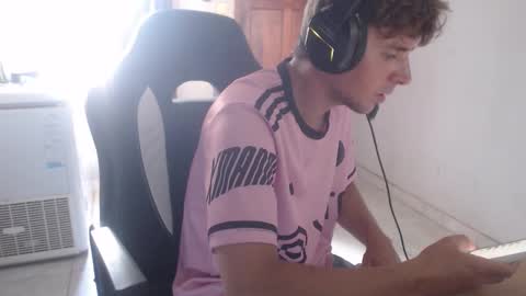 Snapshot of ramisexyloveyou chatting on February 23, 8:28 pm Ramiro online show from February 23, 8:28 pm