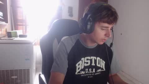 Snapshot of ramisexyloveyou chatting on February 26, 1:54 pm Ramiro online show from February 26, 1:54 pm