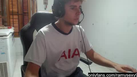 Snapshot of ramisexyloveyou chatting on March 25, 11:49 am Ramiro online show from March 25, 11:49 am