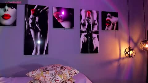 Snapshot of ramonasmith chatting on December 6, 1:55 pm Ramona online show from December 6, 1:55 pm