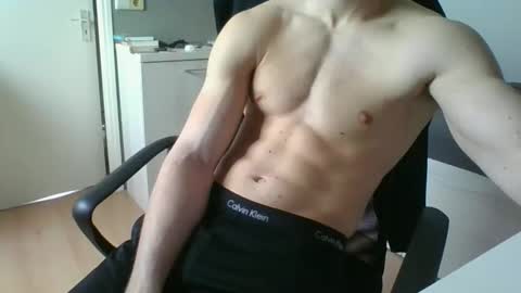 Snapshot of ramonjoosse2001 chatting on February 24, 12:36 pm ramonjoosse2001 online show from February 24, 12:36 pm