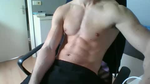 Snapshot of ramonjoosse2001 chatting on April 2, 9:51 am ramonjoosse2001 online show from April 2, 9:51 am