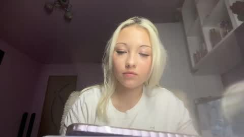 Emma online show from May 25, 6:25 pm