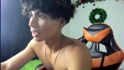 randy_escobar online show from December 17, 6:25 pm