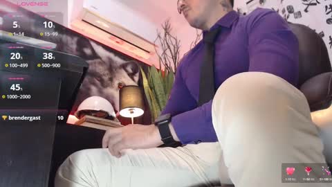 Snapshot of randylukehot chatting on December 4, 2:59 pm randylukehot online show from December 4, 2:59 pm