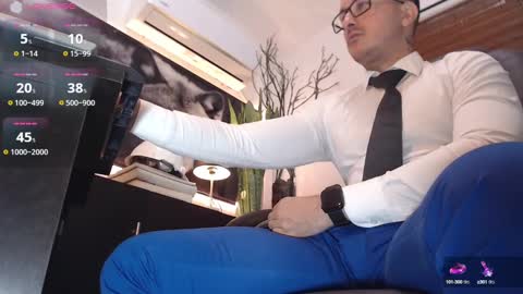 Snapshot of randylukehot chatting on January 6, 10:37 pm randylukehot online show from January 6, 10:37 pm