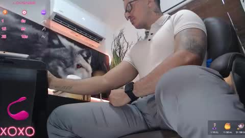 Snapshot of randylukehot chatting on October 19, 5:35 pm randylukehot online show from October 19, 5:35 pm